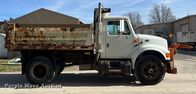 image for item LD9404 2000 International 4900 dump truck