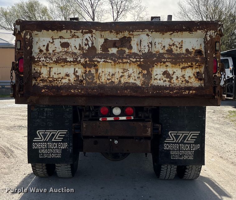 image for item LD9404 2000 International 4900 dump truck