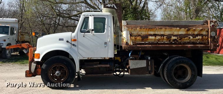 image for item LD9404 2000 International 4900 dump truck