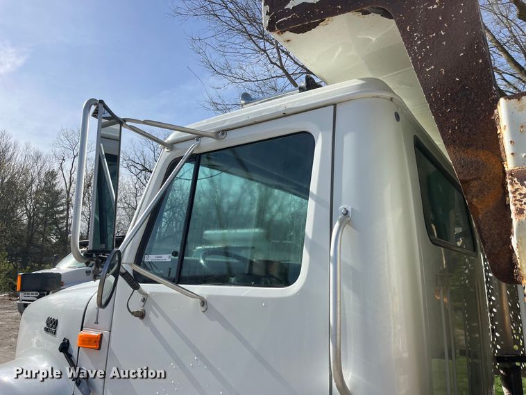 image for item LD9404 2000 International 4900 dump truck