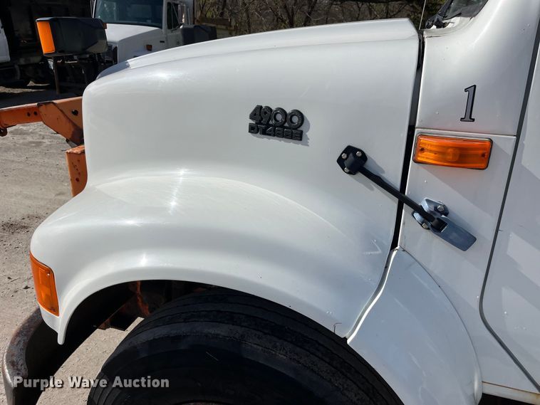 image for item LD9404 2000 International 4900 dump truck