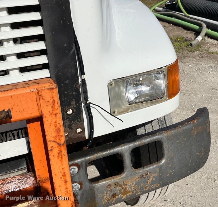 image for item LD9404 2000 International 4900 dump truck