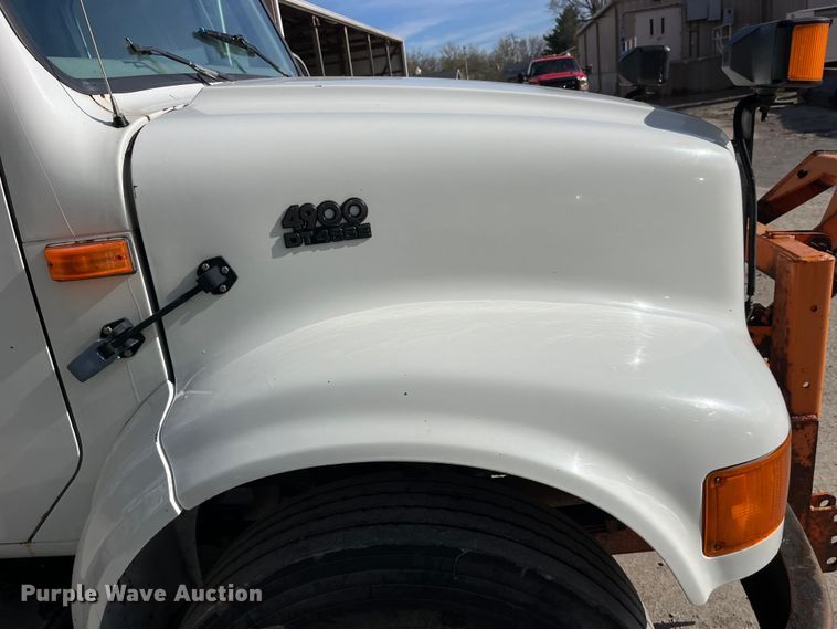 image for item LD9404 2000 International 4900 dump truck