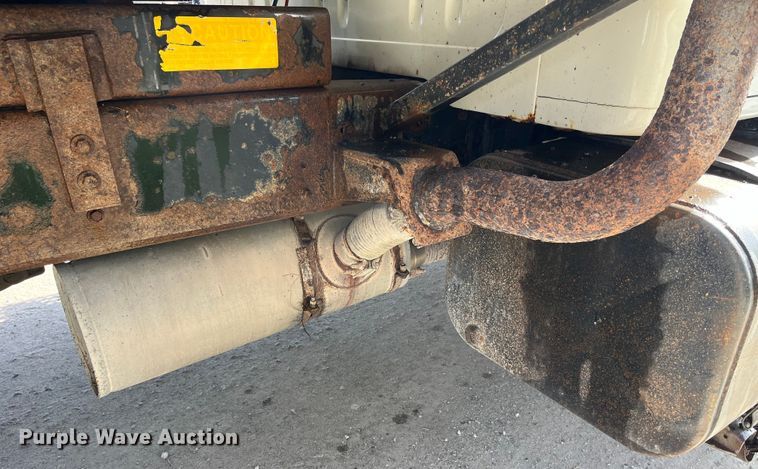 image for item LD9404 2000 International 4900 dump truck