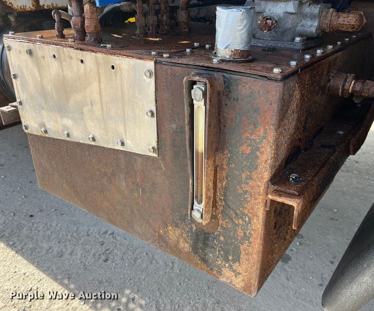 image for item LD9404 2000 International 4900 dump truck