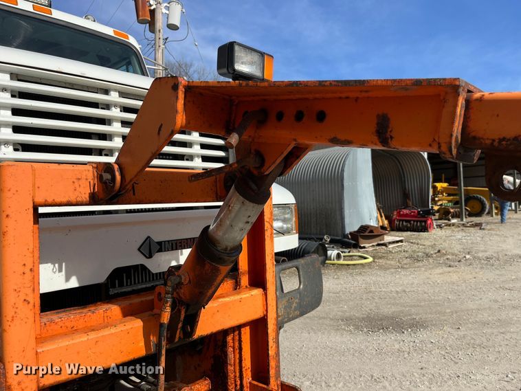 image for item LD9404 2000 International 4900 dump truck