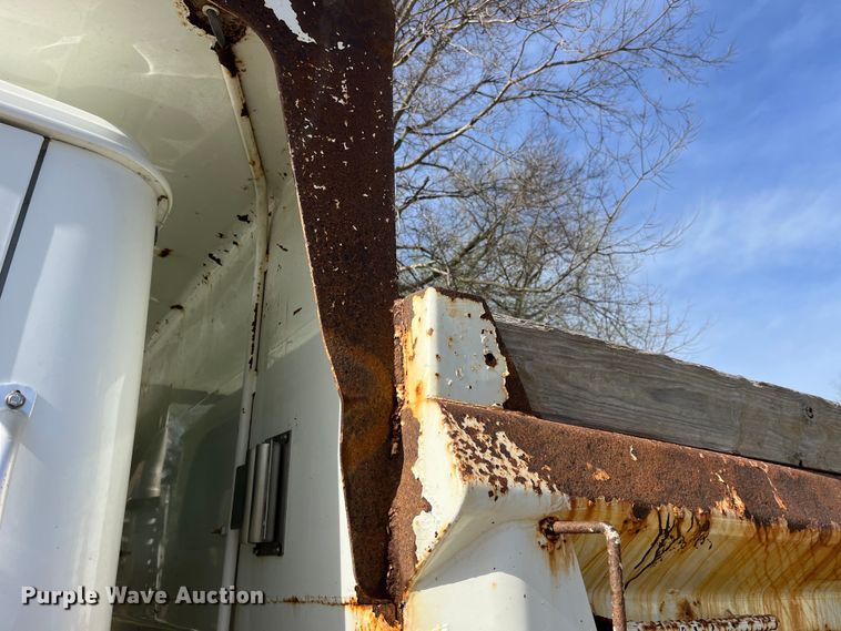 image for item LD9404 2000 International 4900 dump truck