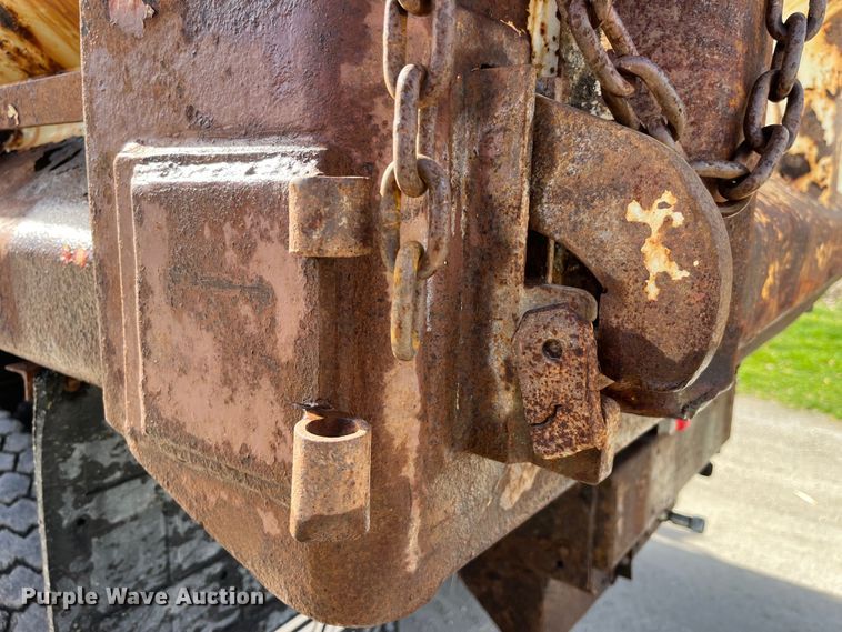 image for item LD9404 2000 International 4900 dump truck