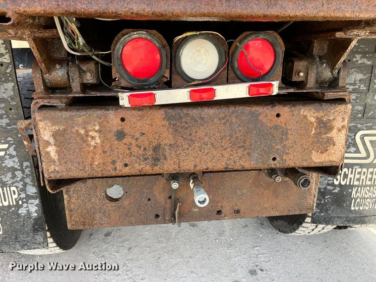 image for item LD9404 2000 International 4900 dump truck