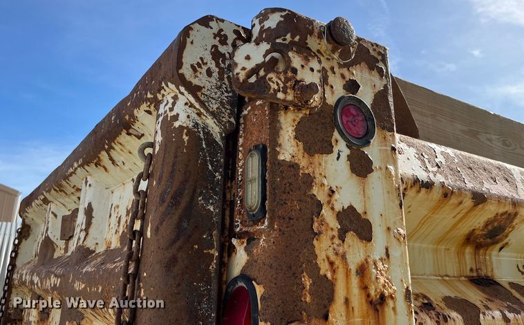 image for item LD9404 2000 International 4900 dump truck