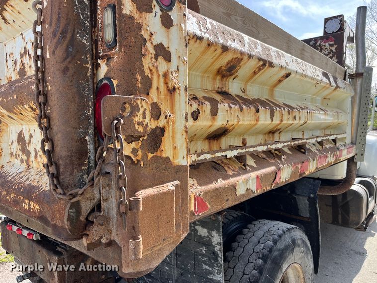 image for item LD9404 2000 International 4900 dump truck