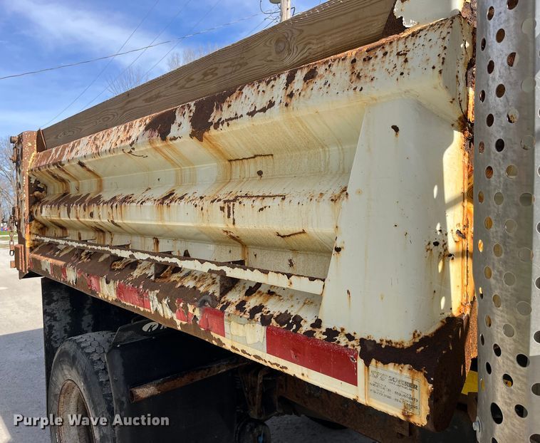 image for item LD9404 2000 International 4900 dump truck