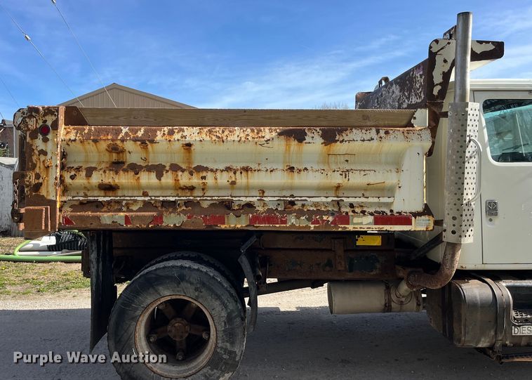 image for item LD9404 2000 International 4900 dump truck