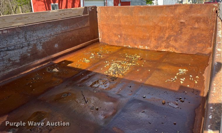 image for item LD9404 2000 International 4900 dump truck