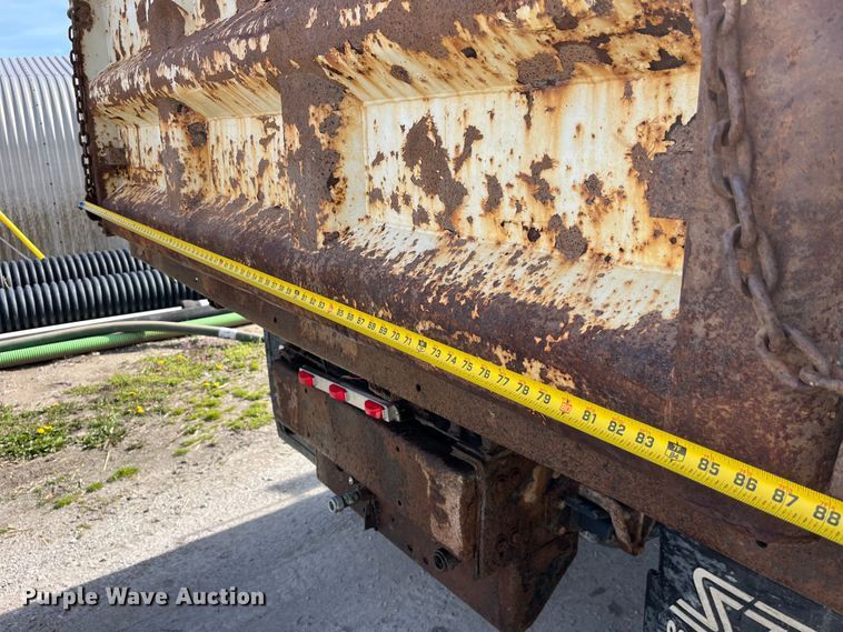 image for item LD9404 2000 International 4900 dump truck