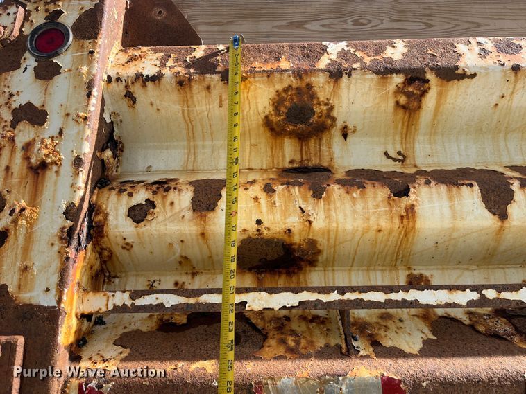 image for item LD9404 2000 International 4900 dump truck