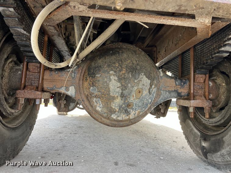 image for item LD9404 2000 International 4900 dump truck