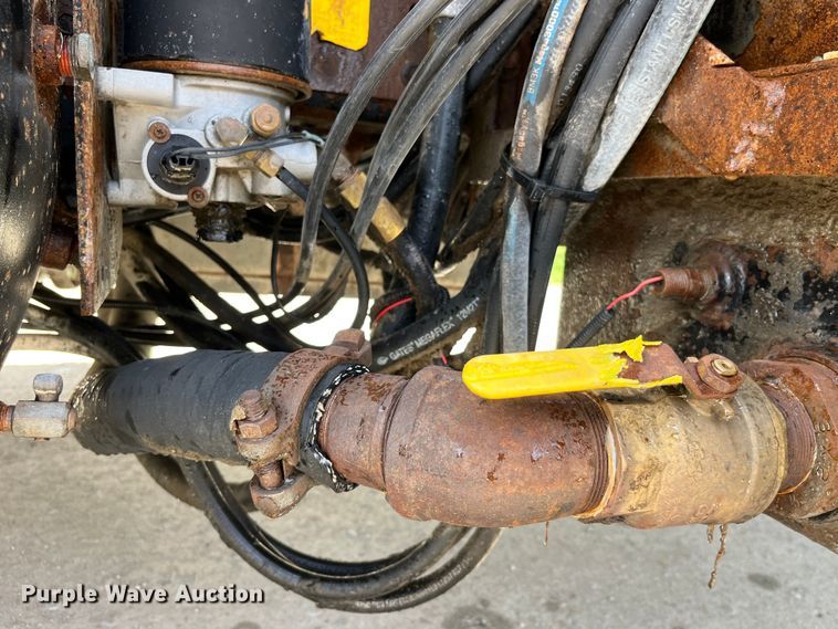 image for item LD9404 2000 International 4900 dump truck