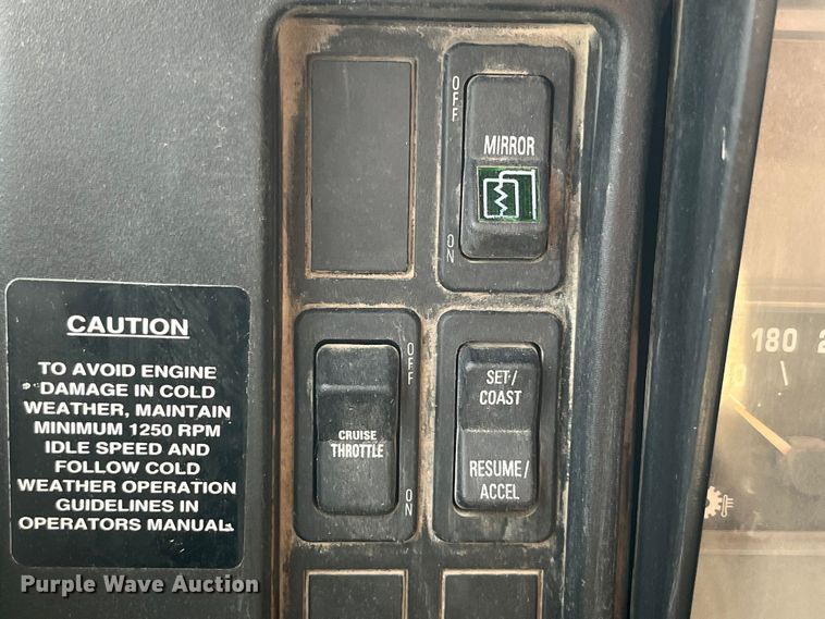 image for item LD9404 2000 International 4900 dump truck