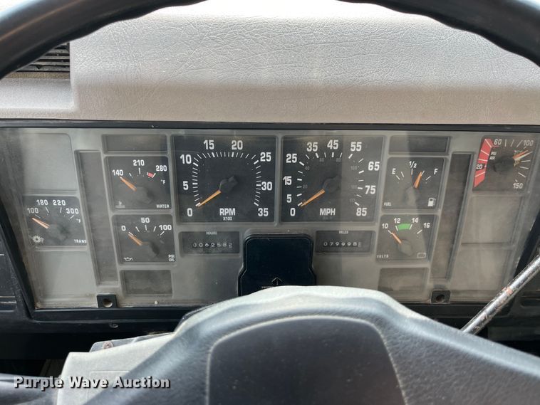 image for item LD9404 2000 International 4900 dump truck