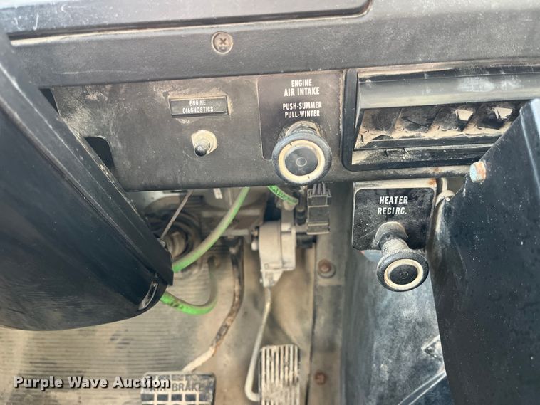 image for item LD9404 2000 International 4900 dump truck