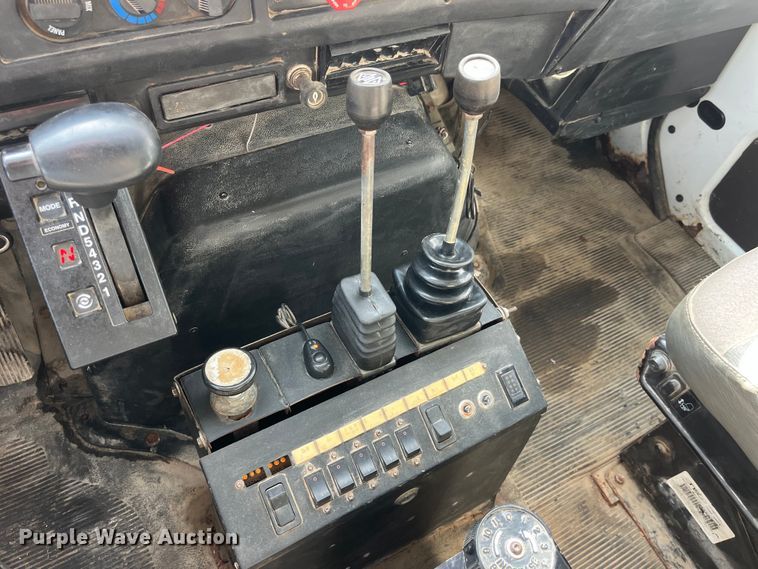 image for item LD9404 2000 International 4900 dump truck