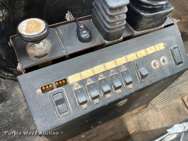 image for item LD9404 2000 International 4900 dump truck