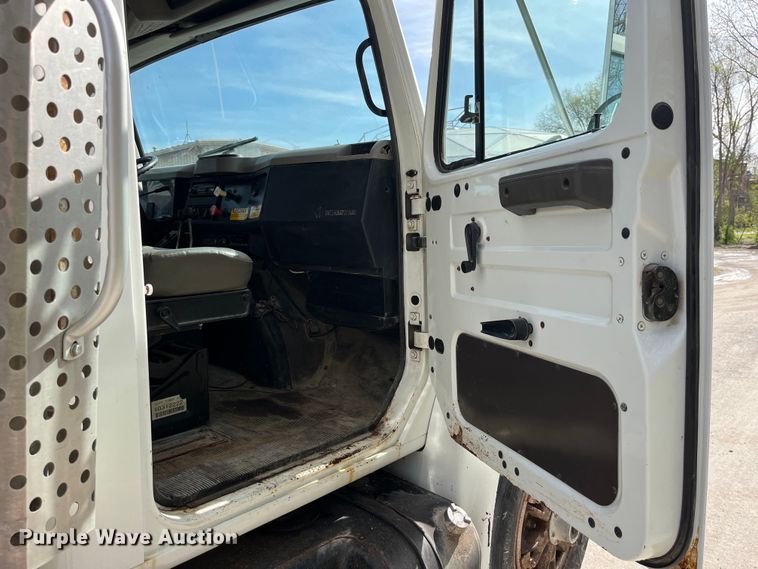 image for item LD9404 2000 International 4900 dump truck