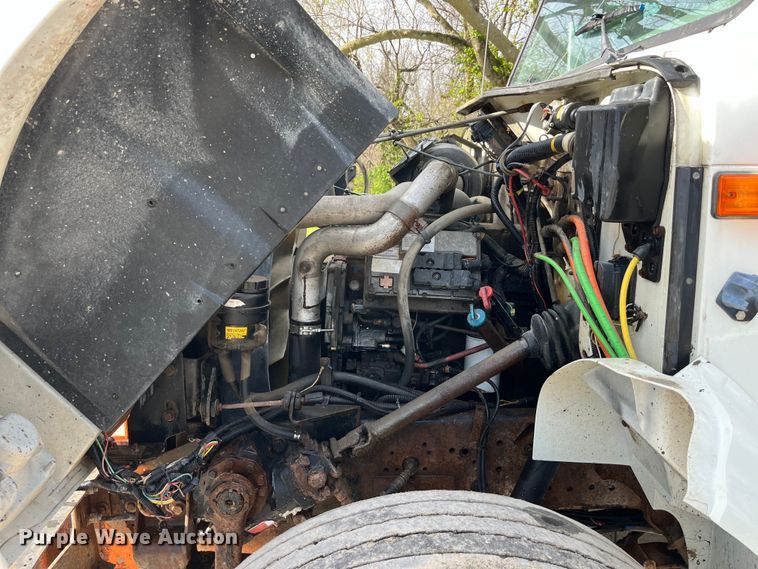 image for item LD9404 2000 International 4900 dump truck