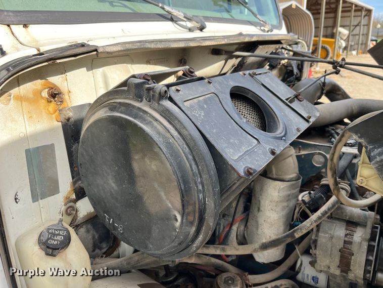 image for item LD9404 2000 International 4900 dump truck