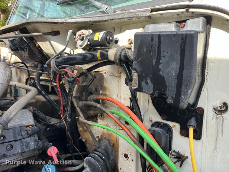 image for item LD9404 2000 International 4900 dump truck