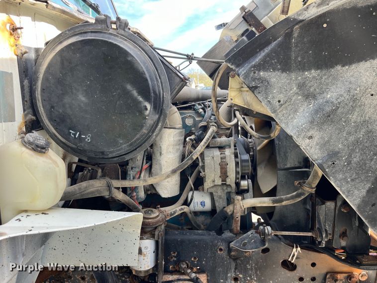 image for item LD9404 2000 International 4900 dump truck