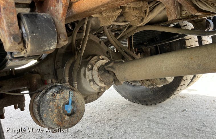 image for item LD9404 2000 International 4900 dump truck