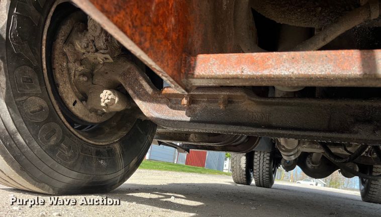 image for item LD9404 2000 International 4900 dump truck