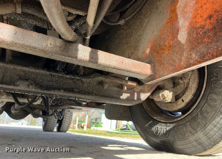 image for item LD9404 2000 International 4900 dump truck