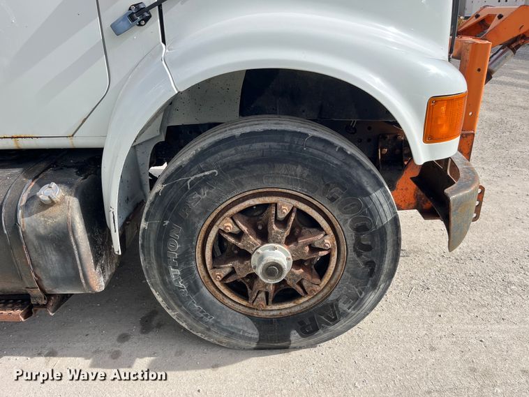 image for item LD9404 2000 International 4900 dump truck