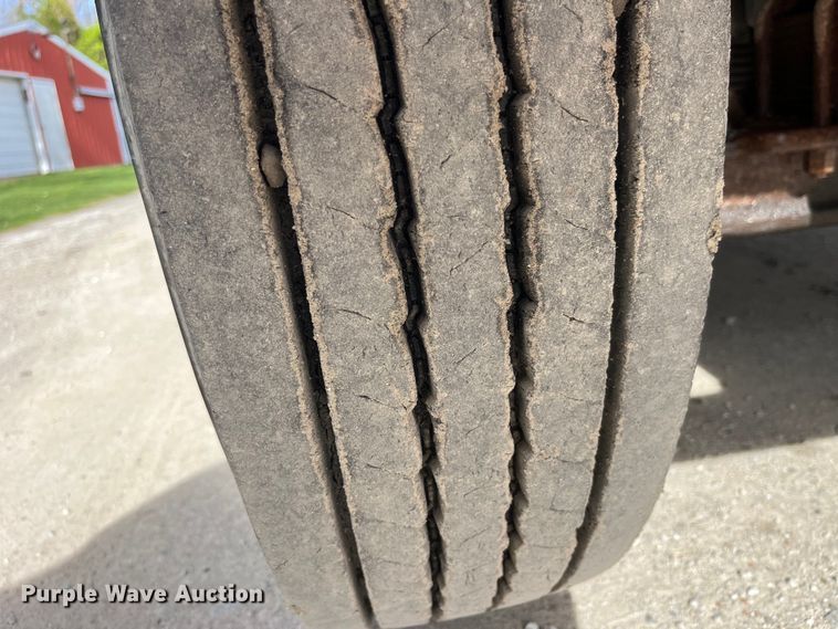 image for item LD9404 2000 International 4900 dump truck