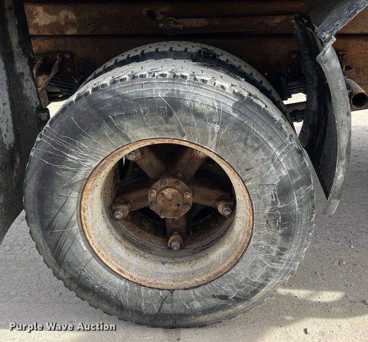 image for item LD9404 2000 International 4900 dump truck