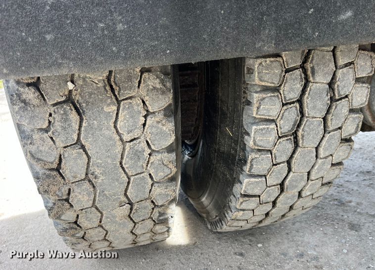 image for item LD9404 2000 International 4900 dump truck