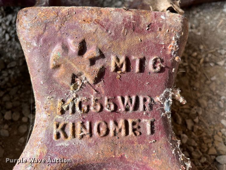 image for item LD9405 Approximately 25 bucket teeth