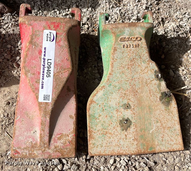 image for item LD9405 Approximately 25 bucket teeth