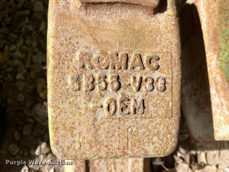 image for item LD9405 Approximately 25 bucket teeth