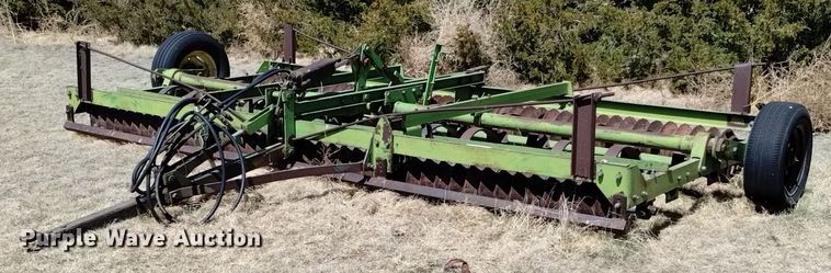 image for item LN9987 John Deere cultipacker