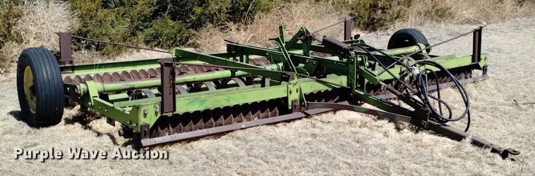 image for item LN9987 John Deere cultipacker