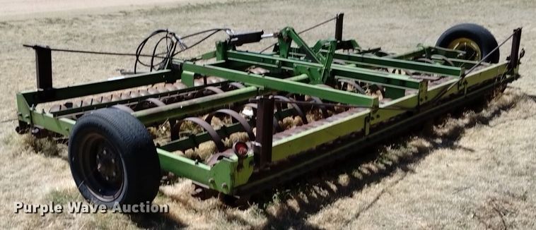 image for item LN9987 John Deere cultipacker