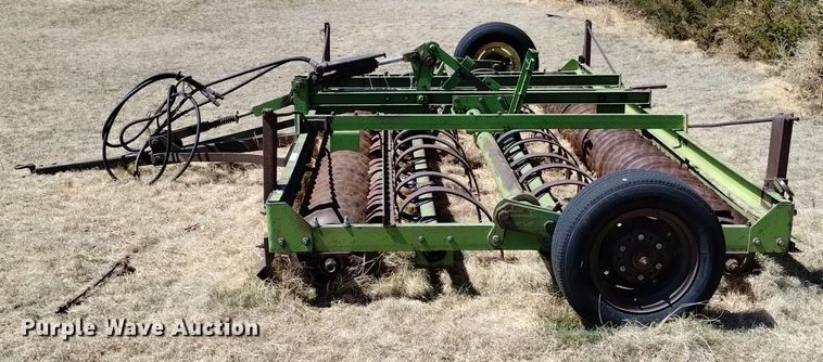 image for item LN9987 John Deere cultipacker