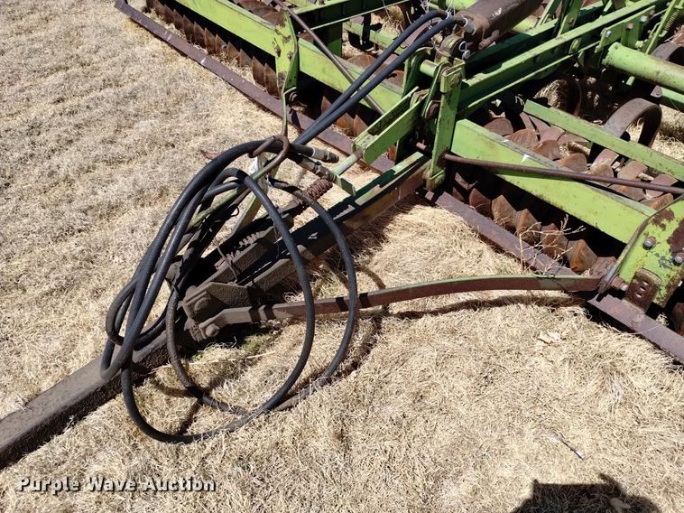 image for item LN9987 John Deere cultipacker