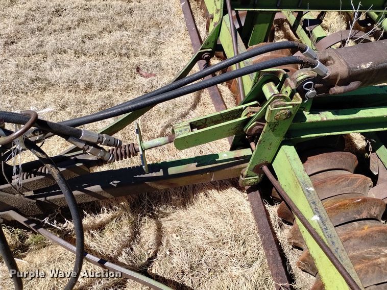 image for item LN9987 John Deere cultipacker