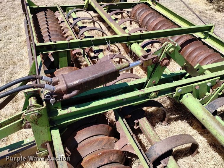 image for item LN9987 John Deere cultipacker