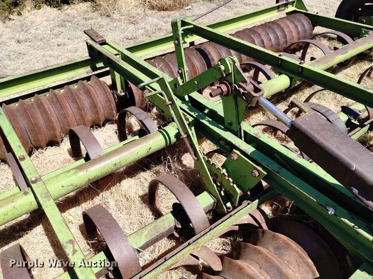 image for item LN9987 John Deere cultipacker